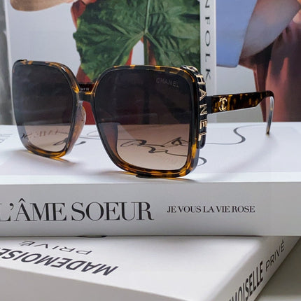 CHANEL 26S OVERSIZED SQUARE SHAPE IN ACETATE 399825