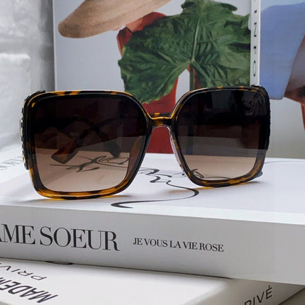 CHANEL 26S OVERSIZED SQUARE SHAPE IN ACETATE 399825