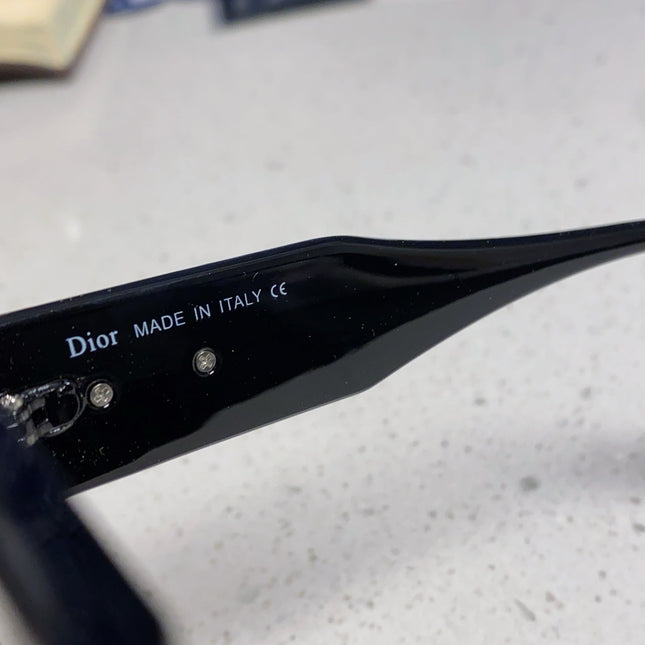 MONTAIGNE SUNGLASS 578115 IN BLACK ACETATE