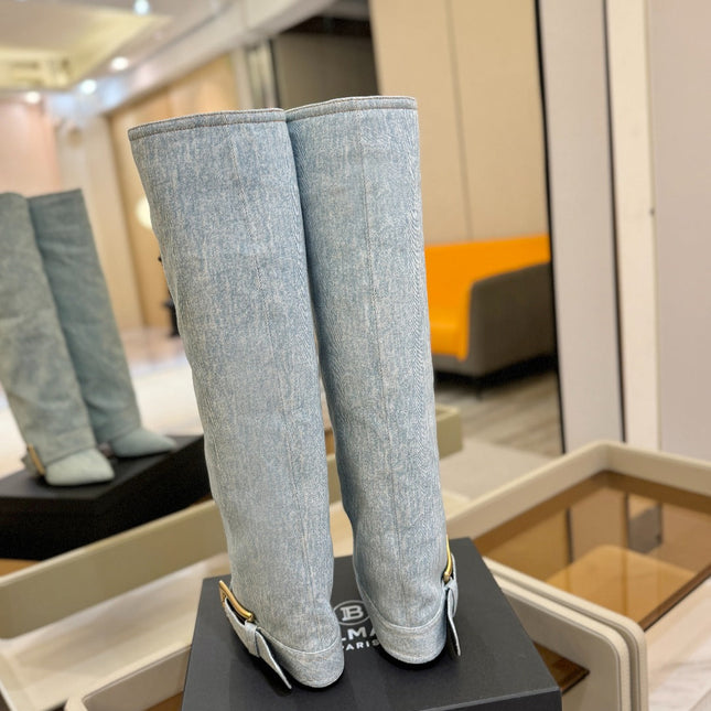BALMAIN 26S KNEE-HIGH BOOTS 100 MM IN LIGHT BLUE DENIM