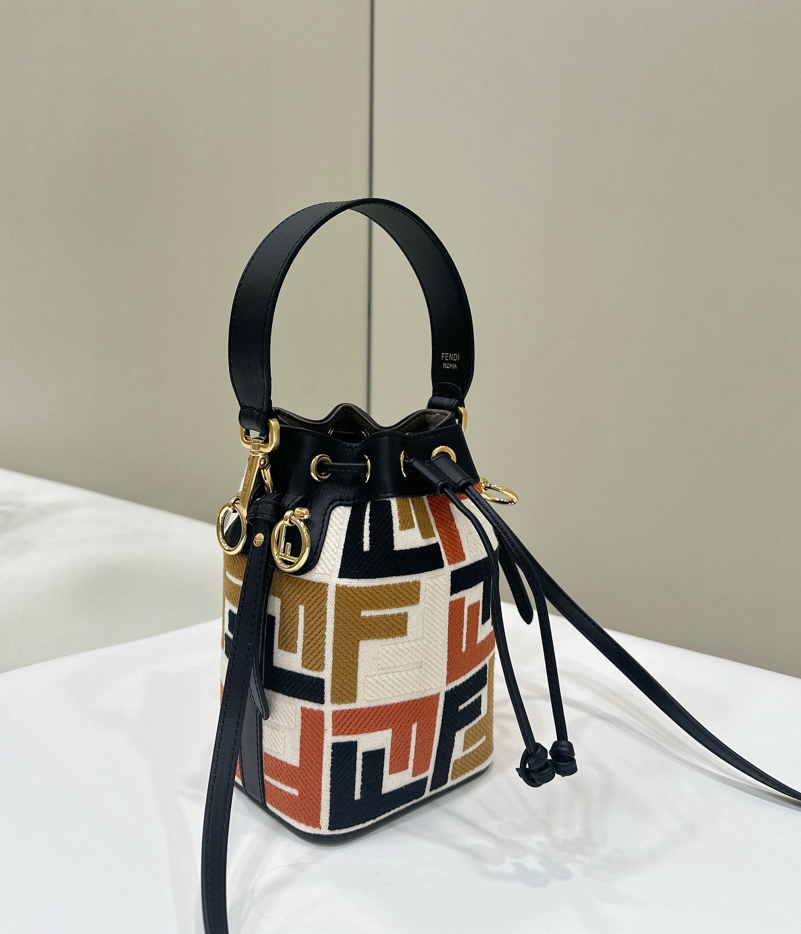 MON TRESOR 18 IN MULTICOLOR CANVAS WITH FF MOTIF EMBROIDERED
