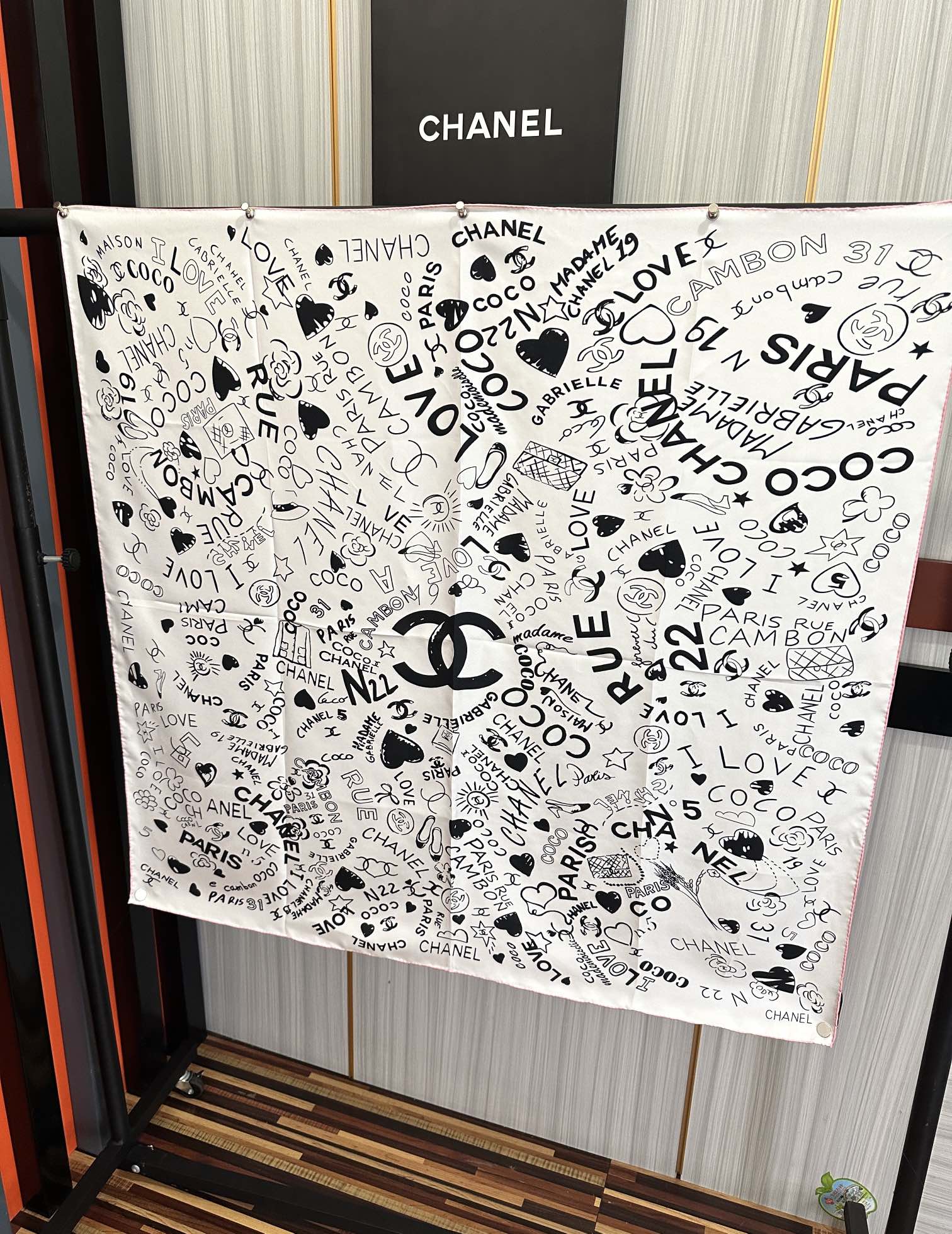 CHANEL 25S SCARF 90 IN SILK 738421