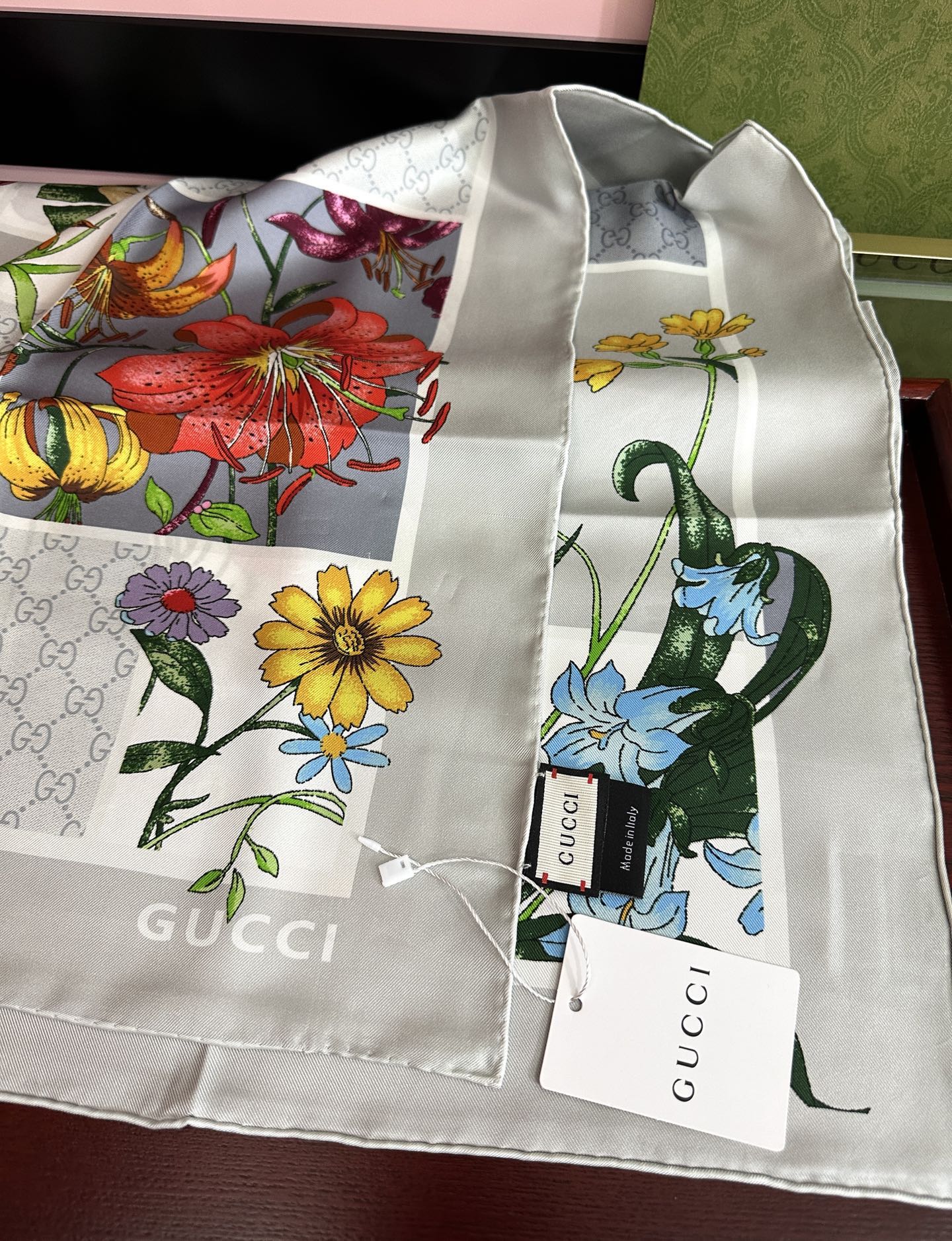 GUCCI 26S SCARF 90 IN SILK 311897