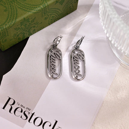 GUCCI 26S SCRIPT LOGO OVAL DROP EARRINGS IN SILVER TONE METAL 633780