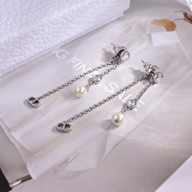CD 26S PEARL CRYSTAL CHAIN DROP EARRINGS IN SILVER TONE METAL 646468