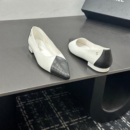 CHANEL 26S FLAT SHOES IN WHITE AND BLACK LAMBSKIN