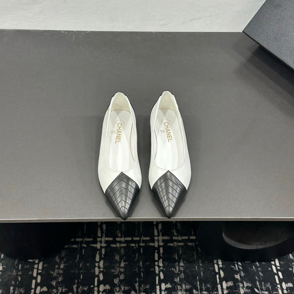 CHANEL 26S FLAT SHOES IN WHITE AND BLACK LAMBSKIN