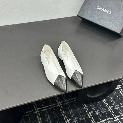 CHANEL 26S FLAT SHOES IN WHITE AND BLACK LAMBSKIN