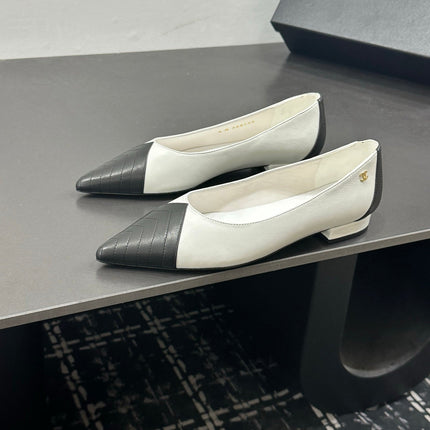 CHANEL 26S FLAT SHOES IN WHITE AND BLACK LAMBSKIN