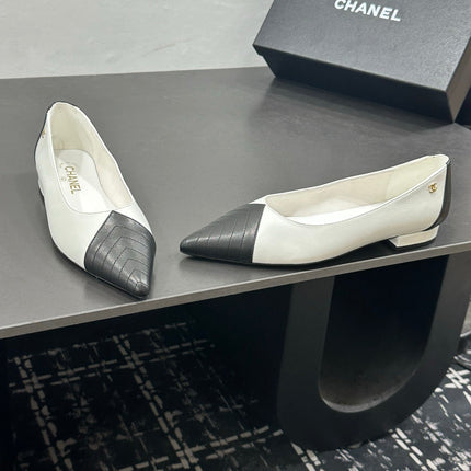 CHANEL 26S FLAT SHOES IN WHITE AND BLACK LAMBSKIN