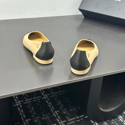 CHANEL 26S FLAT SHOES IN BEIGE AND BLACK LAMBSKIN
