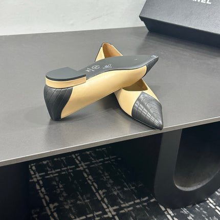 CHANEL 26S FLAT SHOES IN BEIGE AND BLACK LAMBSKIN