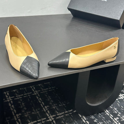CHANEL 26S FLAT SHOES IN BEIGE AND BLACK LAMBSKIN