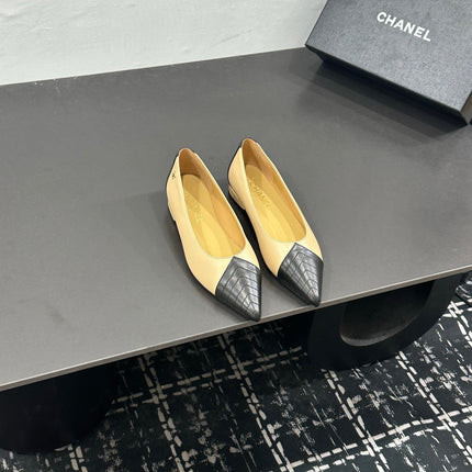 CHANEL 26S FLAT SHOES IN BEIGE AND BLACK LAMBSKIN