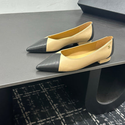 CHANEL 26S FLAT SHOES IN BEIGE AND BLACK LAMBSKIN