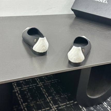 CHANEL 26S FLAT SHOES IN BLACK MIX WHITE LAMBSKIN