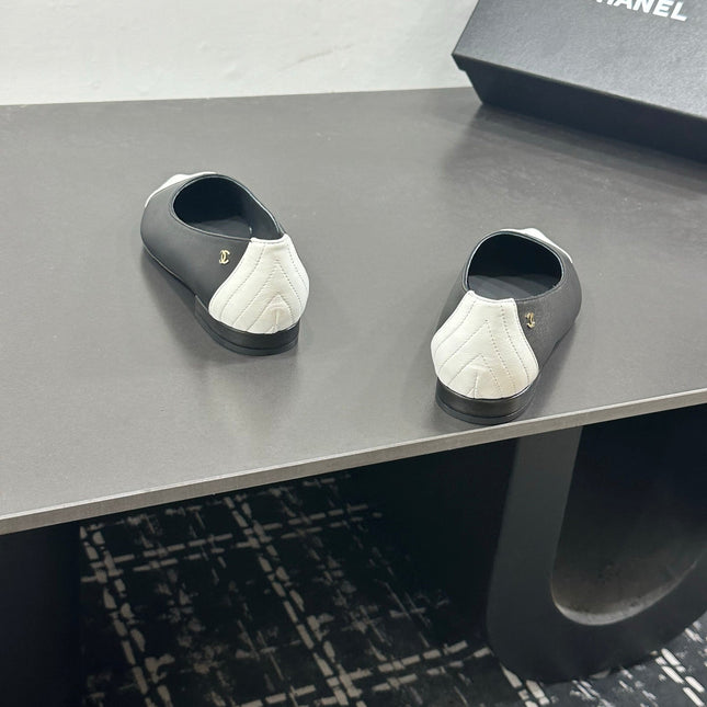 CHANEL 26S FLAT SHOES IN BLACK MIX WHITE LAMBSKIN