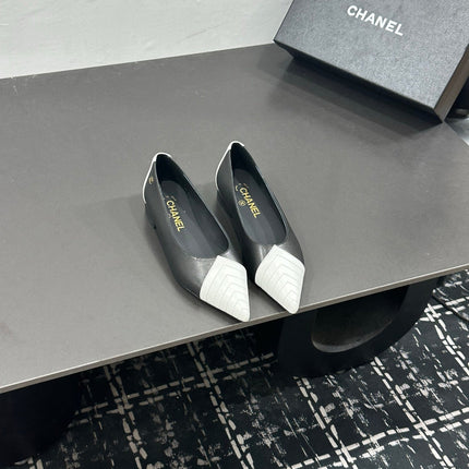 CHANEL 26S FLAT SHOES IN BLACK MIX WHITE LAMBSKIN