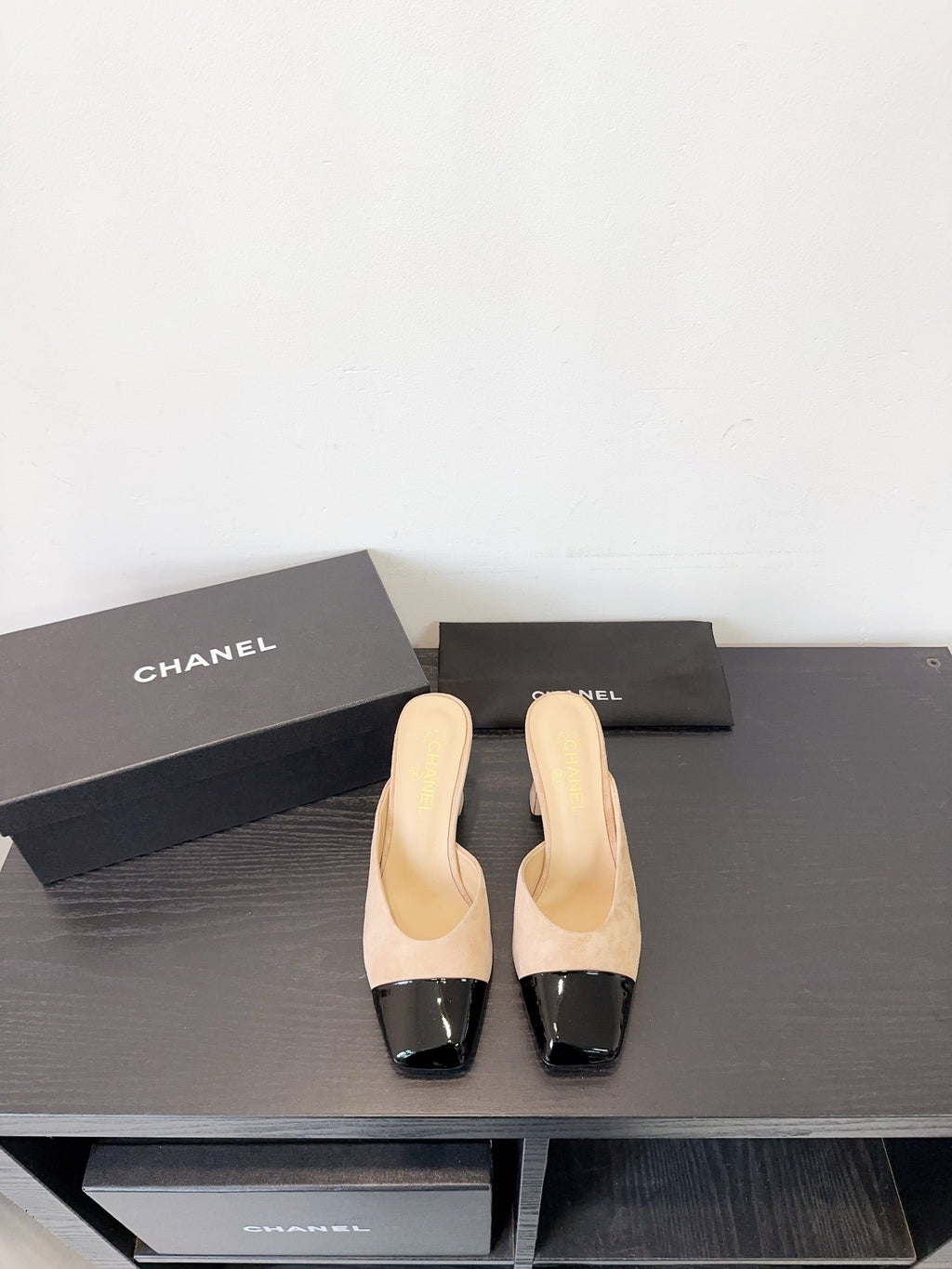 CHANEL MULES IN BLACK AND BEIGE SUEDE