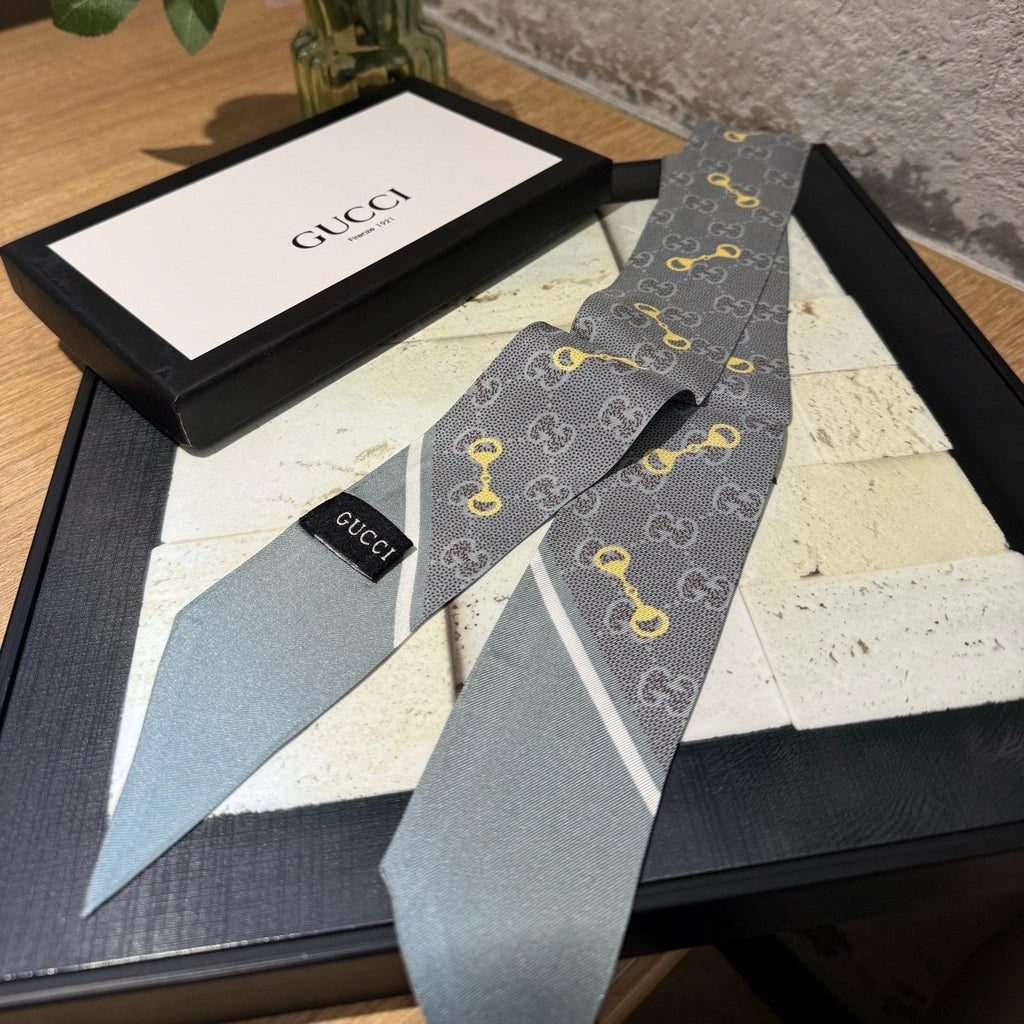 GUCCI 26S SCARF 120 IN SILK 552497