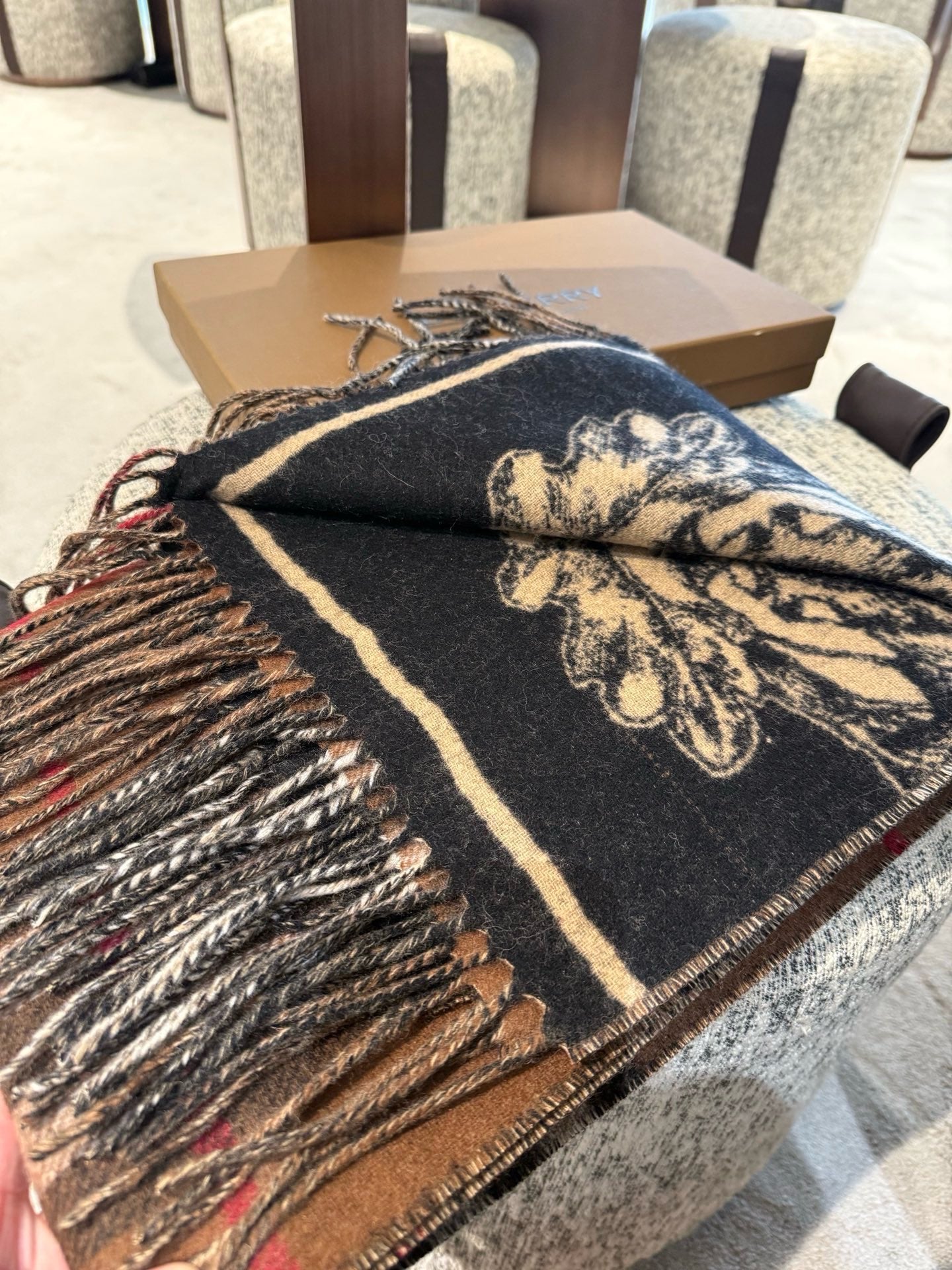 BURBERRY 26S SCARF 210CM IN CASHMERE 175679