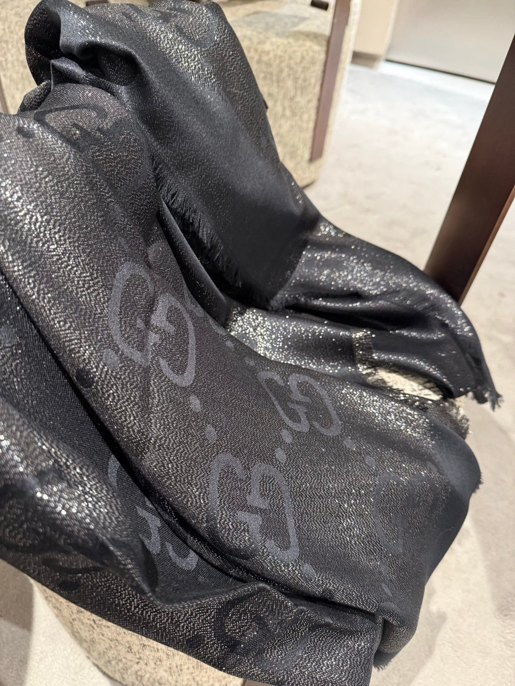 GUCCI 26S SCARF 140 IN CASHMERE AND SILK 309396
