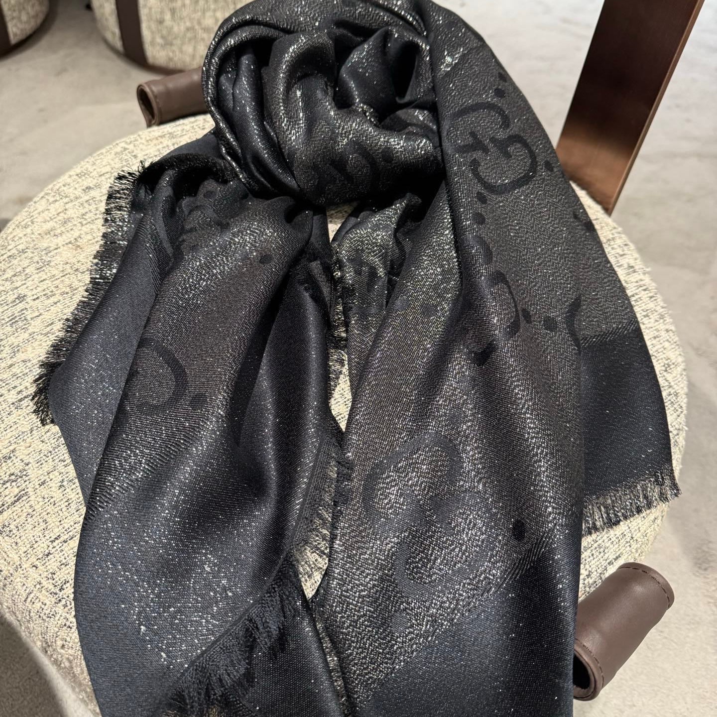 GUCCI 26S SCARF 140 IN CASHMERE AND SILK 309396