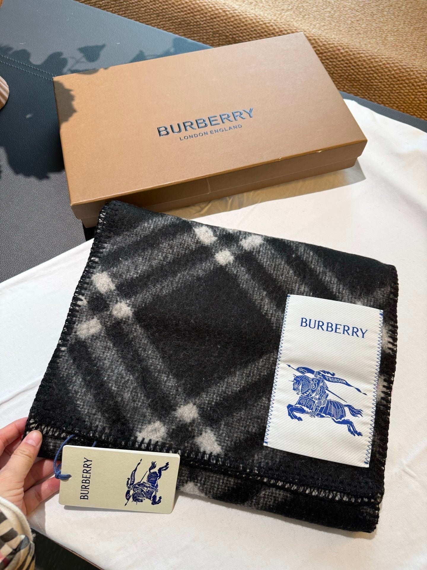 BURBERRY 26S SCARF 180CM IN CASHMERE 307285