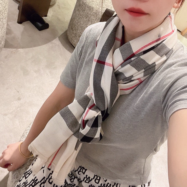 BURBERRY 26S SCARF 200CM IN CASHMERE 215173