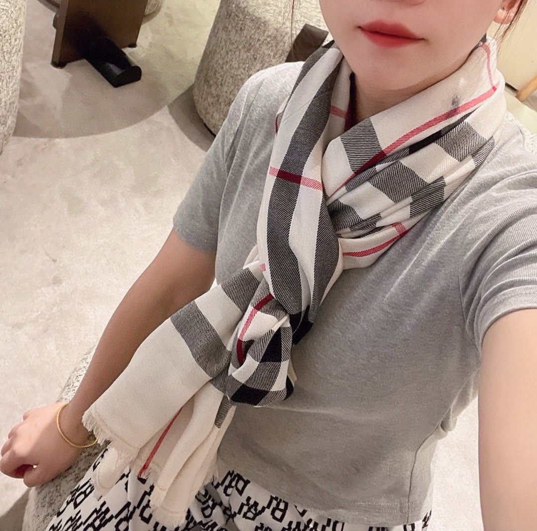 BURBERRY 26S SCARF 200CM IN CASHMERE 215173