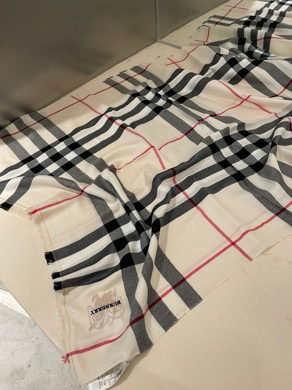 BURBERRY 26S SCARF 200CM IN CASHMERE 215173