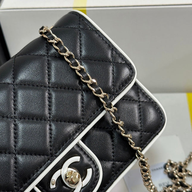 QUILTED FLAP BAG WITH WHITE TRIM 19 IN BLACK LAMBSKIN