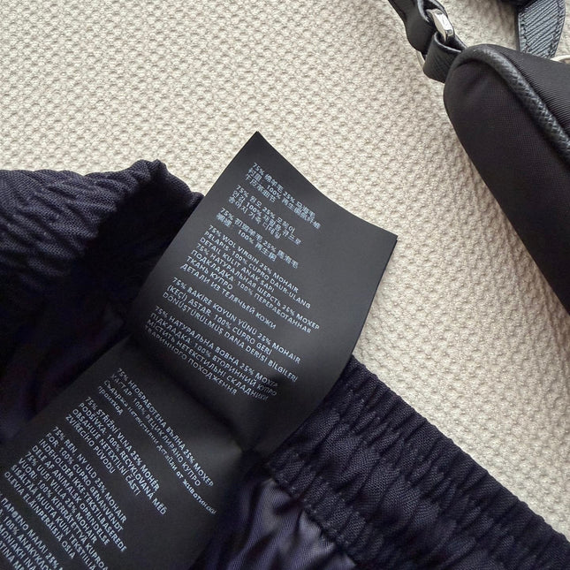PRADA 26S CARGO SHORTS STYLE 940