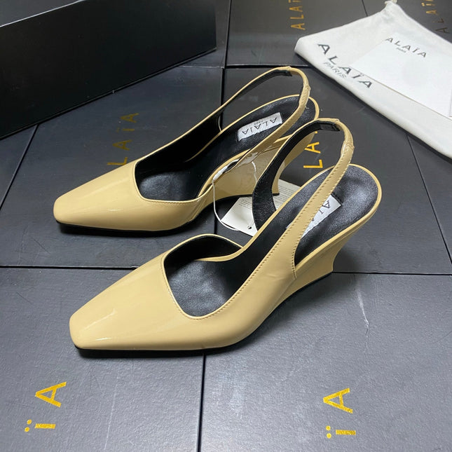 ALAIA 26S WEDGE SLINGBACKS 95 MM IN BEIGE PATENT CALFSKIN