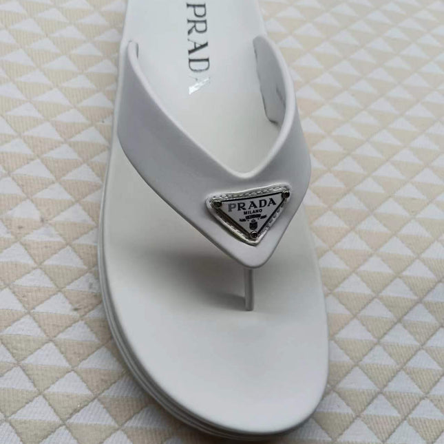 PRADA 26S FLIP FLOPS IN WHITE CALFSKIN WITH LOGO