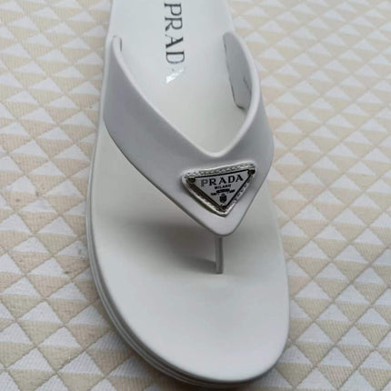 PRADA 26S FLIP FLOPS IN WHITE CALFSKIN WITH LOGO