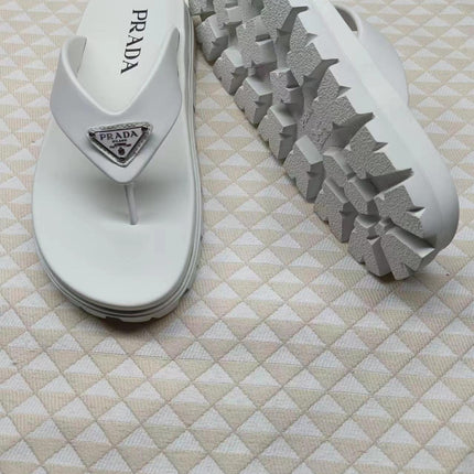 PRADA 26S FLIP FLOPS IN WHITE CALFSKIN WITH LOGO