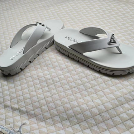 PRADA 26S FLIP FLOPS IN WHITE CALFSKIN WITH LOGO