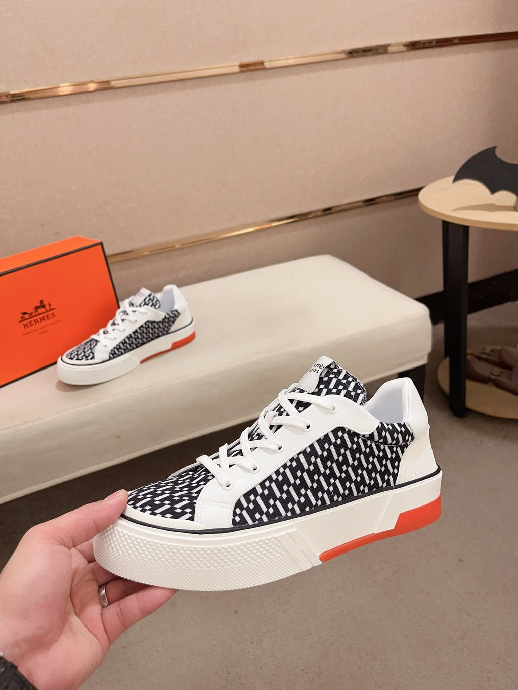 HM DAY SNEAKER BLACK AND WHITE FABRIC