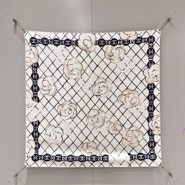 CHANEL 26S SCARF 90 IN SILK 311805