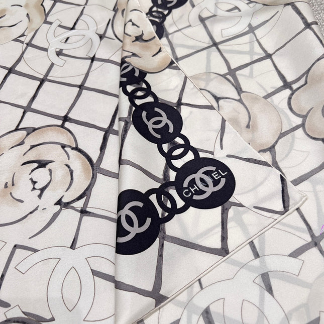 CHANEL 26S SCARF 90 IN SILK 311805