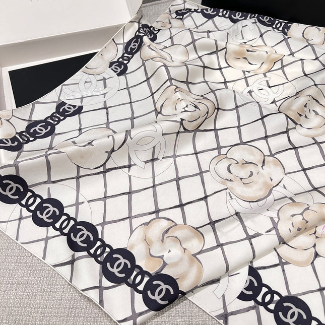 CHANEL 26S SCARF 90 IN SILK 311805