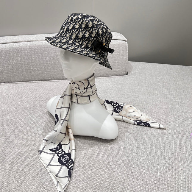 CHANEL 26S SCARF 90 IN SILK 311805
