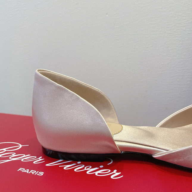 ROGER VIVIER BALLERINE FLATS IN BEIGE SATIN