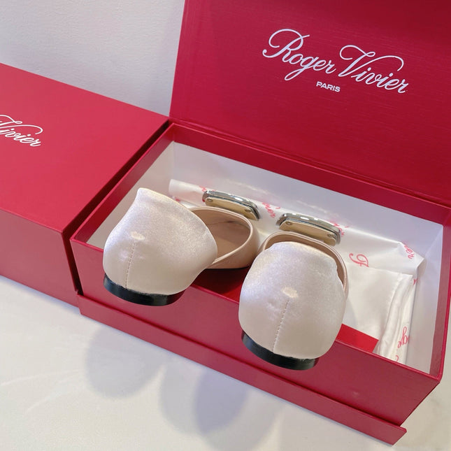 ROGER VIVIER BALLERINE FLATS IN BEIGE SATIN