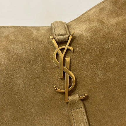 LE 5 À 7  SUPPLE SMALL 22 IN PEANUT BROWN SUEDE