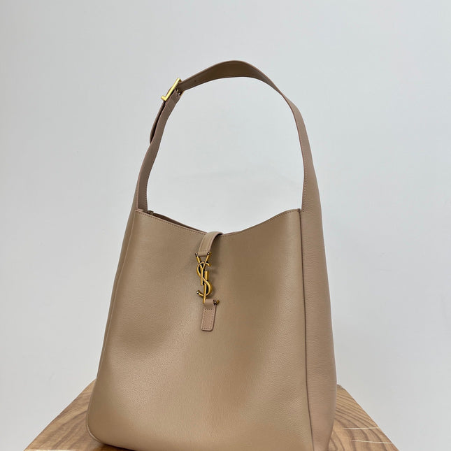 LE 5 À 7 LARGE SUPPLE 31 IN LIGHT BROWN GRAINED CALFSKIN