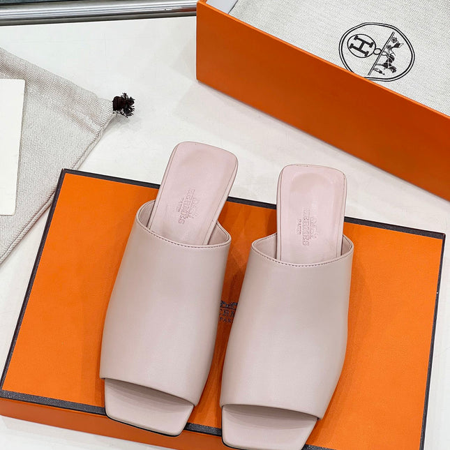 IDOLE SANDAL IN BABY PINK CALFSKIN