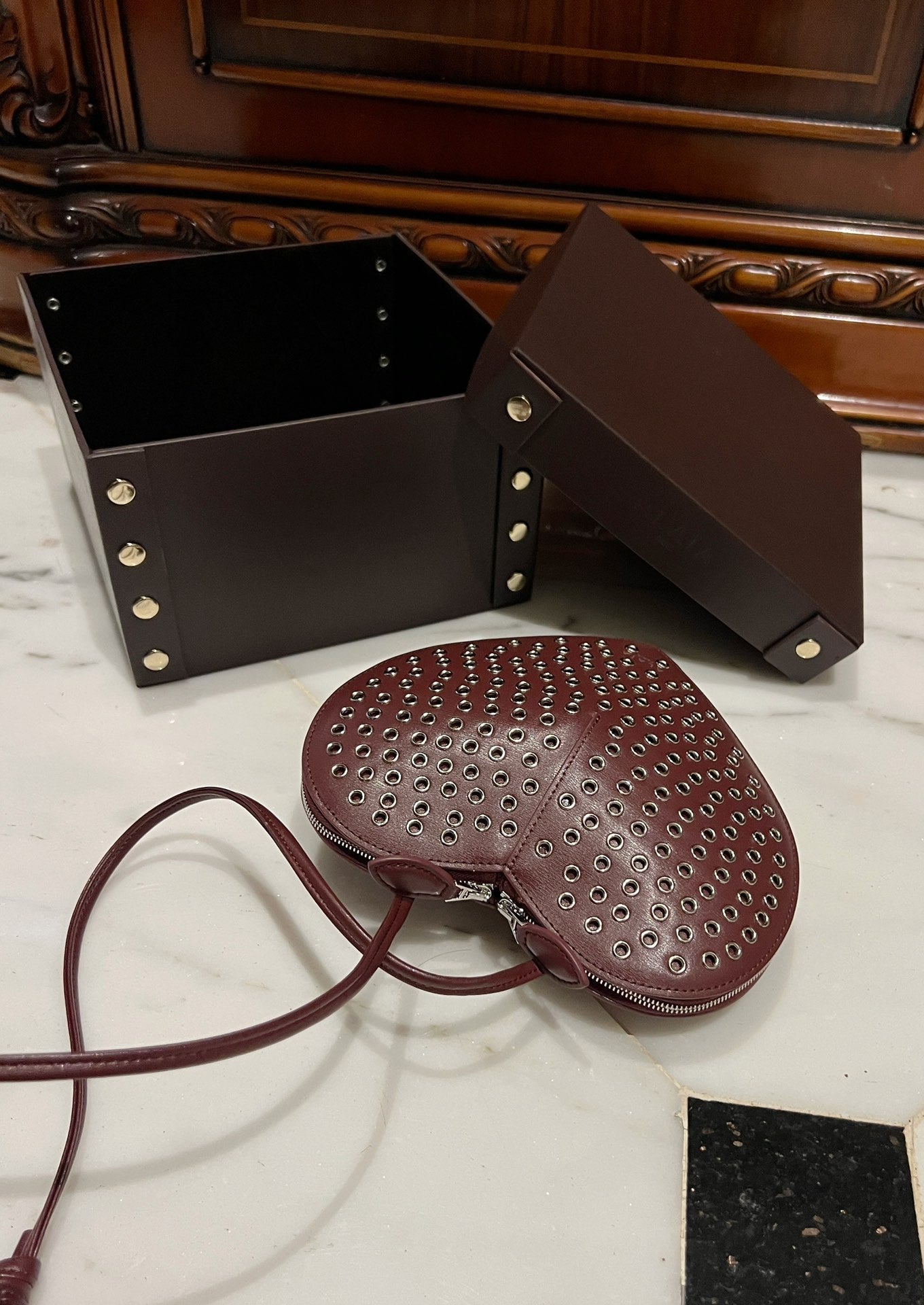 LE COEUR BAG 21 IN BURGUNDY RED STUDDED CALFSKIN
