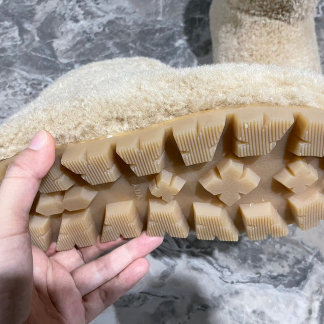 PRADA 26S ANKLE BOOTS IN BEIGE FUR
